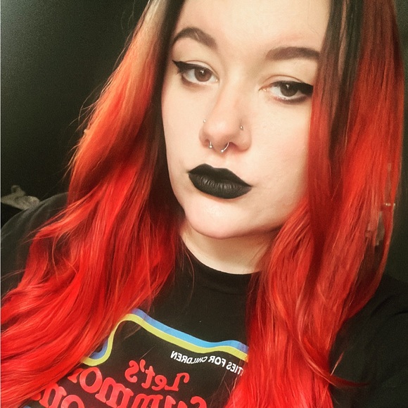 Meet your Posher, Nicole - Picture 1 of 1